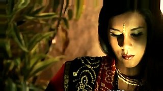 জোর-করে-মেয়েকে-চুদলো-বাব