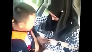 mom tidur di paksa son