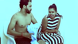 ladki-ke-kapde-utarne-hue-video