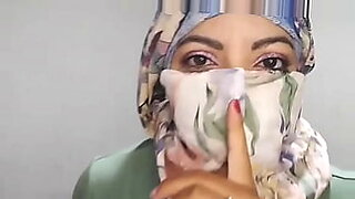 awek-niqab-buka-baju