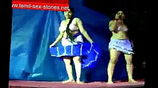 indian aunty romance on saree with boy