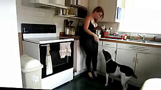 compartiendo-a-su-dulce-esposa-para-una-mamada