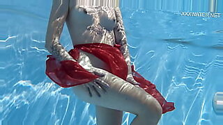 grup sex in swimming pool