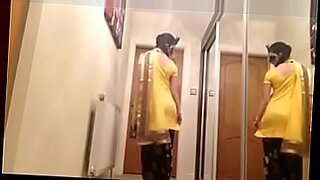 chica-moviendo-su-culo-solita