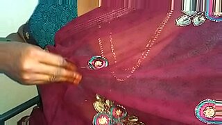 tamil girl saree blouse remove