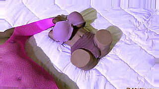 teenie-has-her-pussy-licked-before-the-dick-slides-in