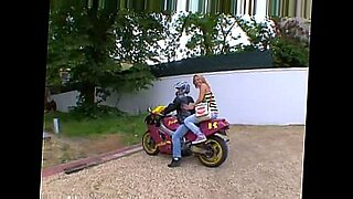 beaucoup-des-garcons-sur-une-fille