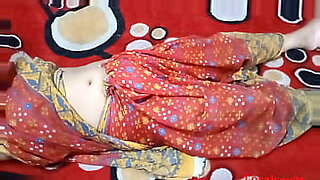 indian-maid-removing-saree-hidden-cought
