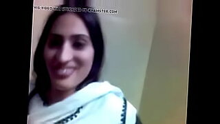 saree-removing-chithi