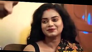 delhi-hotel-santali-girl