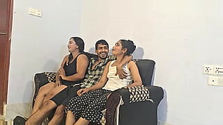 ladki-ki-chut-se-pani-kesa-niklta-hai