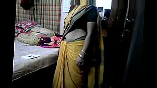 yr village old aunty saree blouse boob sex videos