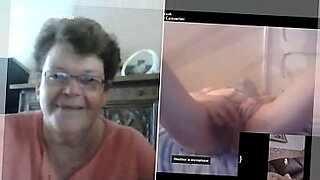 indian-village-aunty-saree-skype-video-call