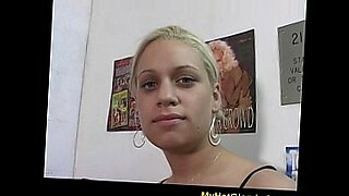 سكس-شاب-يغتب-امه-وهي-تستحظ
