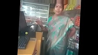 busty aunty removing saree