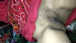 indian bhabhi neha in red saree sex