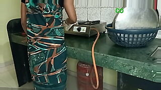 भाभी-देवर-पर-बलात्कार-करत