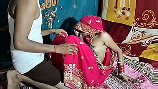 2-girls-in-honeymoon