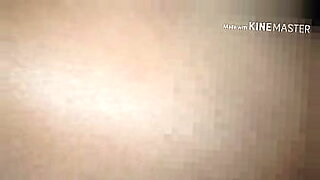 رجل-يلحس-ابط-رجل-مشعر