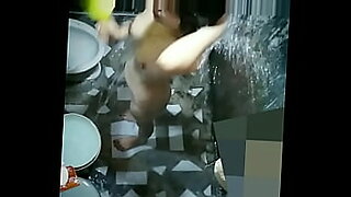 nabosohan naliligo sa banyo magandang babae