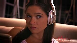 daniellebush-naked-in-the-room