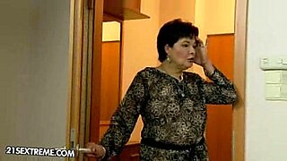 blind-mother-get-a-big-dig-painful