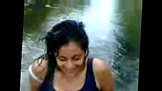 morena-atrapada-en-cuatro-patas