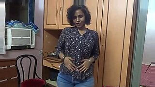 girl-putting-sex-machine-in-her-pussy