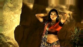 فیلم-سکسی-زدن-پرده-اومدن-خون