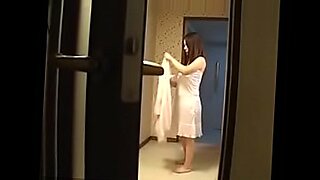 madre pilla su linda hija follando con su novio en espa ol
