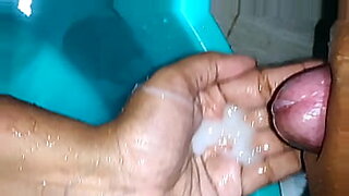 play-with-hand