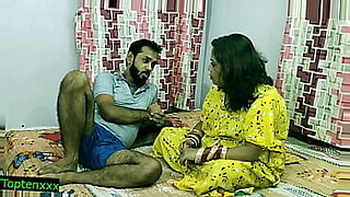 bhabhi-suddenly-entry-bathroom