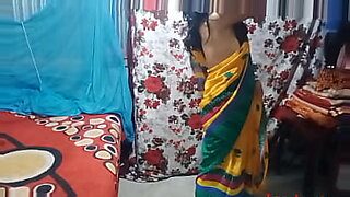 indian-women-changing-cloths-naked