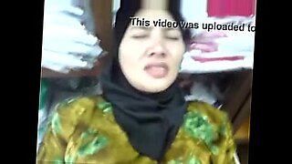 jilbab on toilet