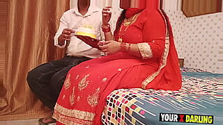 bhabhi-ne-dewar-ko-diya-garam-rasgulla