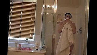 young-girl-shows-her-pussy