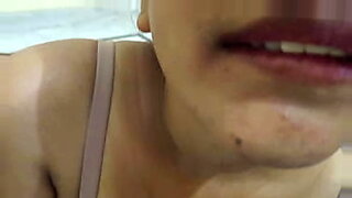 ladki-ke-kapde-utarne-hue-video