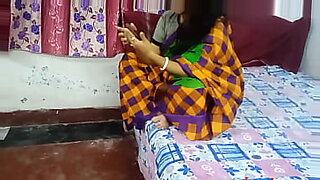 filipina-girlfriends-younger-sister-in-bed