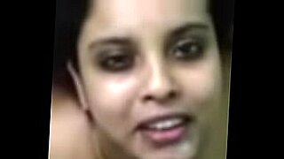 sri-lankan-girl-masturbates-on-the-bed