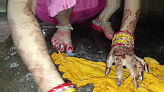 पेसाब-करते-करते-लड-डाला