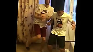 شاب-ينيك-الخدامه-الكبيره