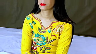 awek-sekolah-jepun-tetek-besar-hot