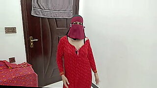 لڑکی-کی-گانڈ-سے-خون-بہتے-ہوئے