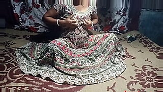mom-shows-her-son-whate-a-pussy-is