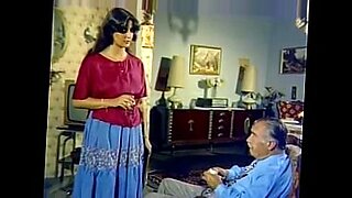 tum-yahan-par-kya-kar-rahe-ho-vaise-tumhari-madat-kar-sakti