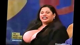 big boobs desi anti showing boobs