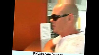 show-dick-to-stranger