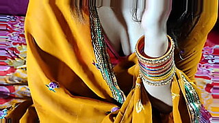 nangi-loni-kapde-utarne-hue-video-ki-chut-bilkul-chikni-ho