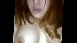 webcam girl fucks a pillow