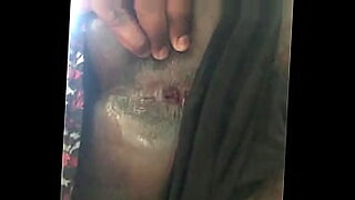 afrigan-moms-fingering-herself